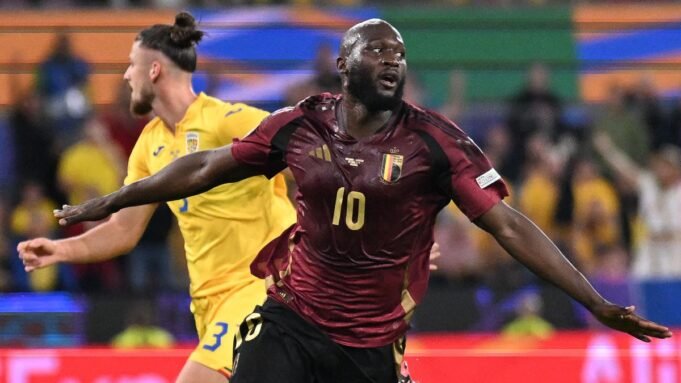 3 Paul Lukaku dan Jim Perez yang menjadi pemain utama tim Belgia di Piala Eropa 2024 adalah:

