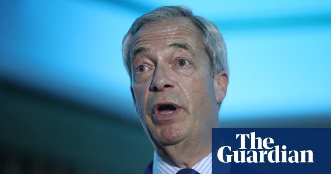 Farage tampaknya membandingkan orang tua Sandy Hook dengan kaum liberal yang mencoba membatasi kebebasan berpendapat

