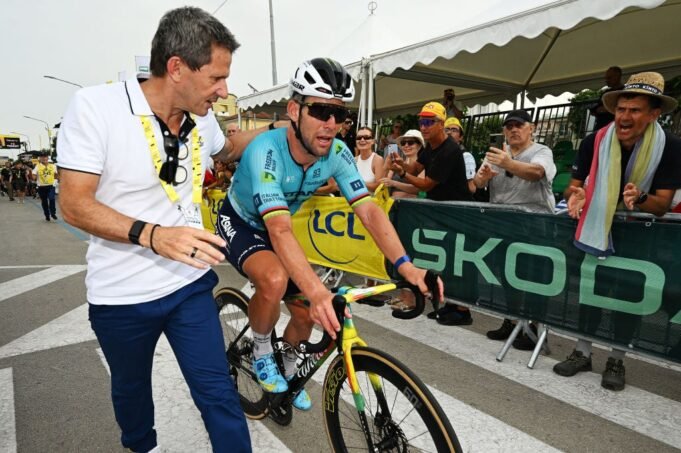 Mark Cavendish selamat dari cobaan hari tur: 'Saya melihat bintang'

