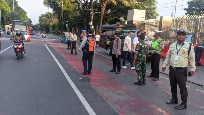 Masjid Identifikasi Polisi Kanto Waktu check-in dan check-out Biaya parkir Rp300 yen

