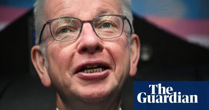 Michael Gove mengatakan skandal taruhan sama berbahayanya bagi Tories seperti 'partygate'

