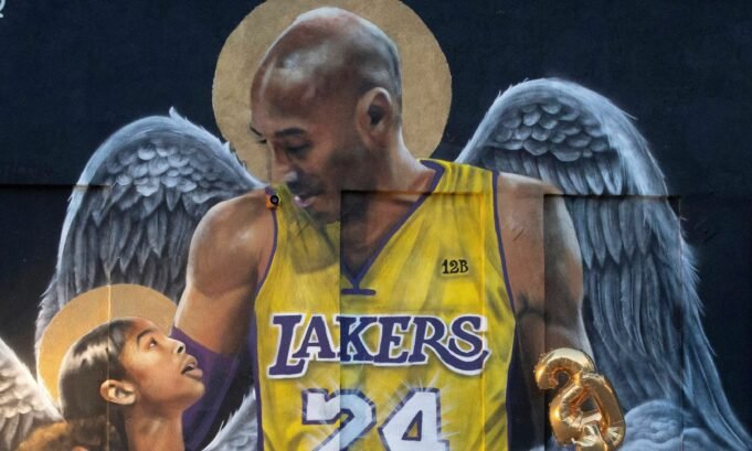 Keluarga mendiang bintang bola basket Kobe Bryant menghadiahkan hampir $29 juta dalam sengketa foto

