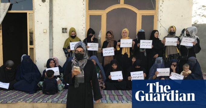 Kepala lembaga bantuan kemanusiaan mengatakan Inggris harus memulihkan kehadiran diplomatiknya untuk membantu perempuan Afghanistan

