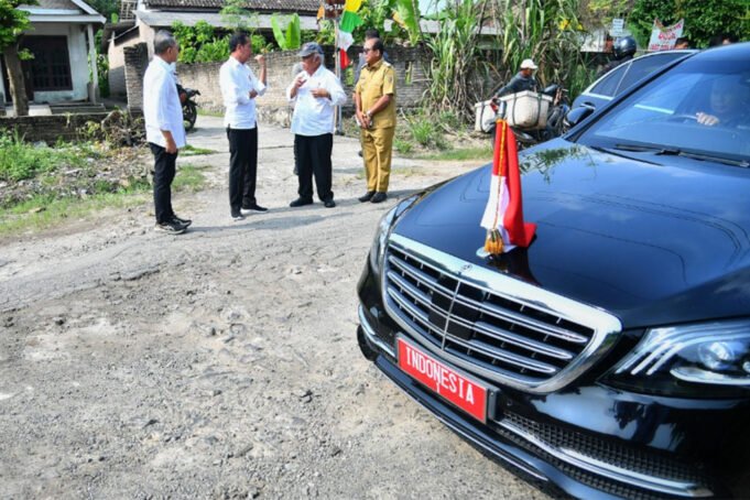 Presiden Joko Widodo menandatangani larangan Jalan Rusak dan Mobike di Provinsi Lampung Selatan

