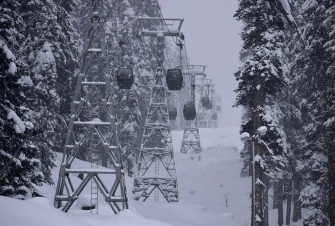 Tidak ada salju: Resor ski di India mengering karena wisatawan membatalkan liburan

