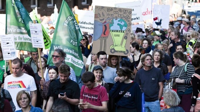 Jumat untuk Masa Depan: Tausende demostrieren für Klimaschutz

