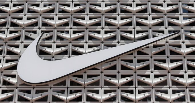 Nike menunjuk CEO baru di tengah lemahnya penjualan dan anjloknya harga saham

