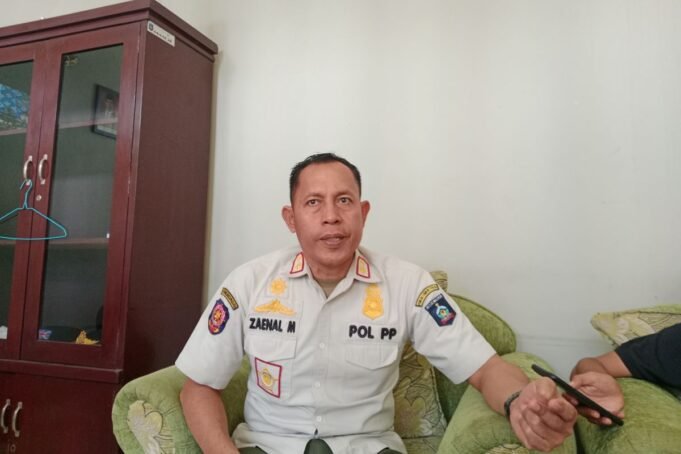 Satpol PP  razia ratusan ribu rokok ilegal di Lombok Tengah