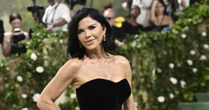 Tunangan Jeff Bezos, Lauren Sanchez, digugat oleh instruktur yoga

