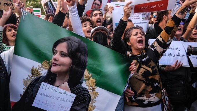 Proteste in Istanbul gegen die Unterdrückung von Frauen im Iran - 2022