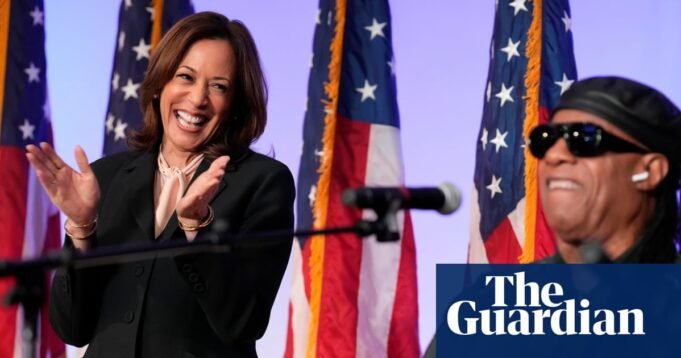 Kamala Harris mengunjungi gereja pada hari ulang tahunnya, Trump mengulangi retorika 'musuh dalam' untuk pemilu AS 2024

