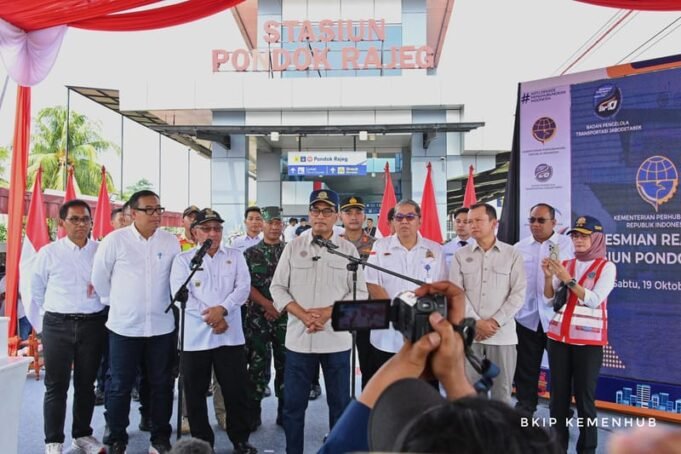 Menhub Resmikan Stasiun Pondok Rajeg, Target 5.000 Penumpang per Hari