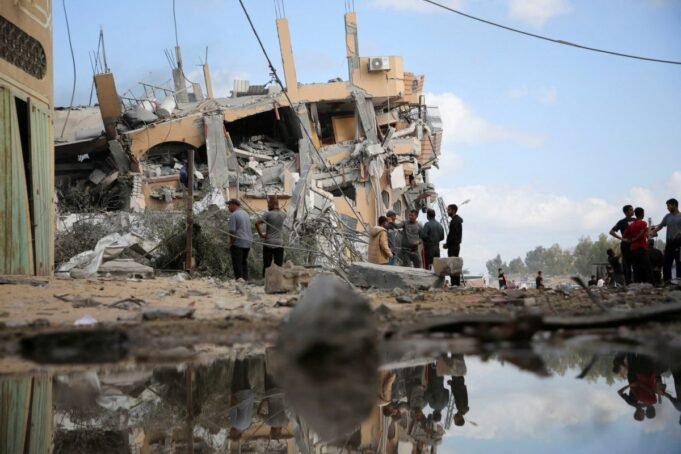 FILE PHOTO: Palestinians inspect the site of Israeli strikes on houses, amid the Israel-Hamas conflict, in Khan Younis in the southern Gaza Strip, October 2, 2024. REUTERS/Hatem Khaled/File Photo