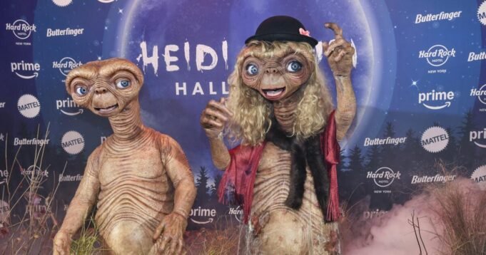 Heidi Klum selalu tampil menawan di Halloween. Tahun dia menjadi alien

